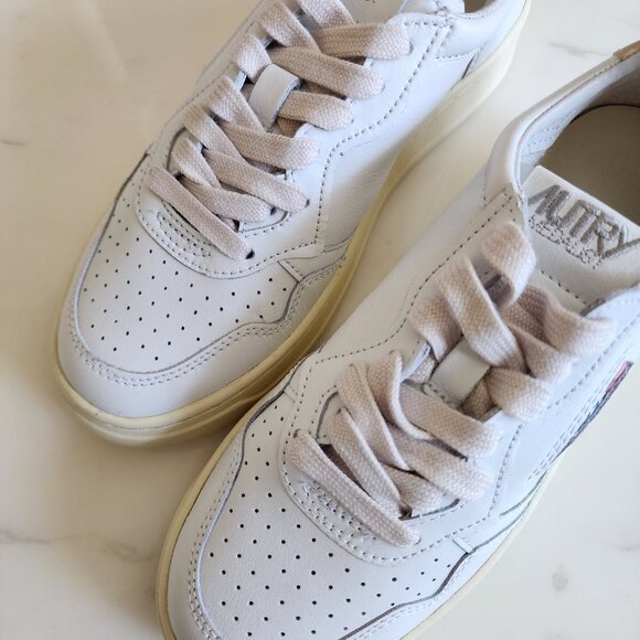 NWT Autry Medalist Low Women’s Sneakers – Retro Vibes in White Gold ✨👟 - Picture 5 of 11
